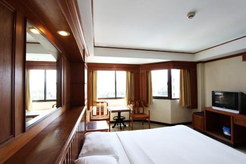 room detail thumbnail 0