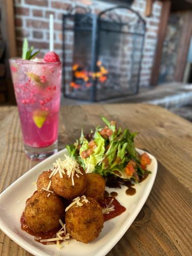 อาหารและเครื่องดื่ม, Tattersalls Hotel in กัวเบิร์น