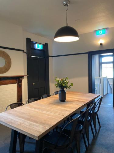 บริการและสิ่งอำนวยความสะดวก, Tattersalls Hotel in กัวเบิร์น