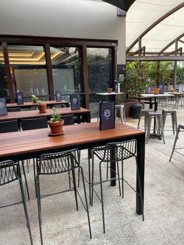 บริการและสิ่งอำนวยความสะดวก, Tattersalls Hotel in กัวเบิร์น