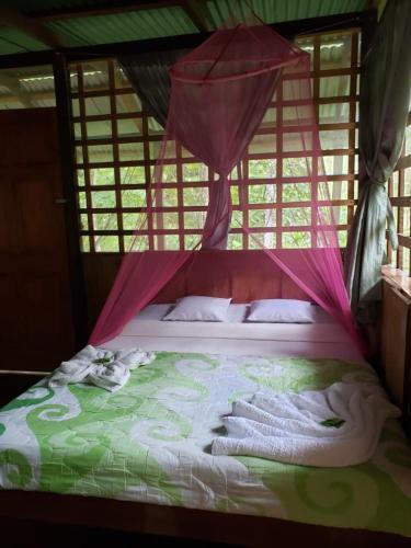 1 double bed, 1 twin bed