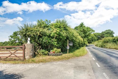 Covert Farm Cwtch