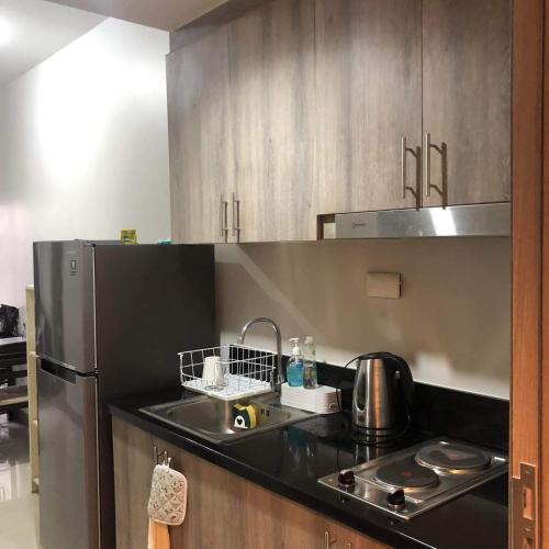 CONDO staycation Near Mall Of Asia, Manila