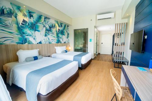 2 double beds, 1 twin bed
