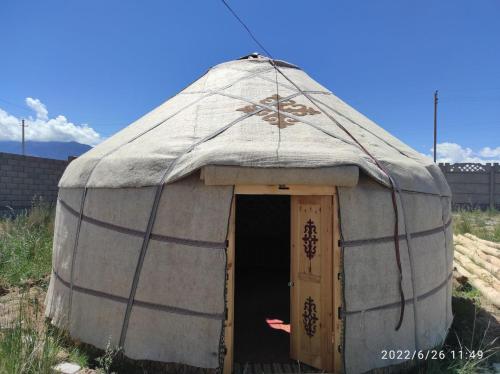 Guest house and Yurt camp "Ailuu"