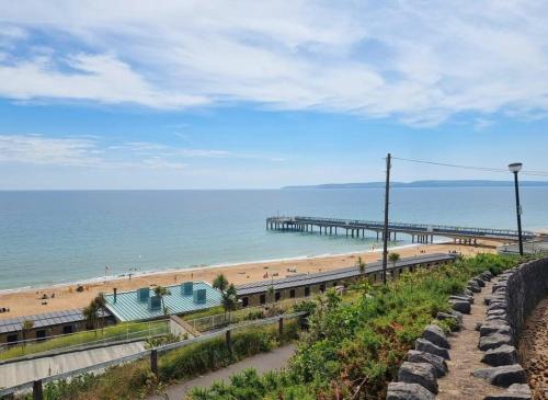 Centrally Located Boscombe Beach Apart with Parking