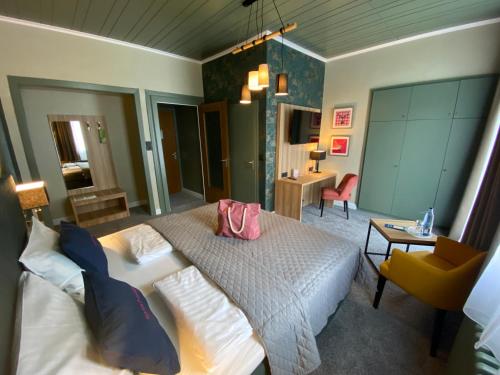 1 queen bed