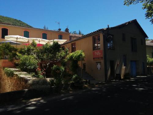 Auberge de la Vallée chambre d'hôte Le Domaine du Vieux Cèdre
