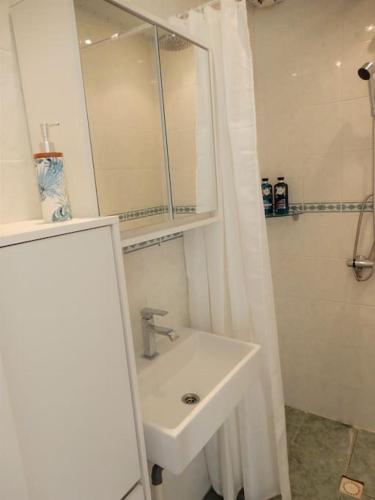 Bathroom, Grote & kleine slaapkamer + Netflix in een net huis in Slagharen