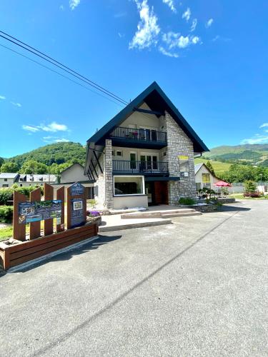 Hotel in Campan 