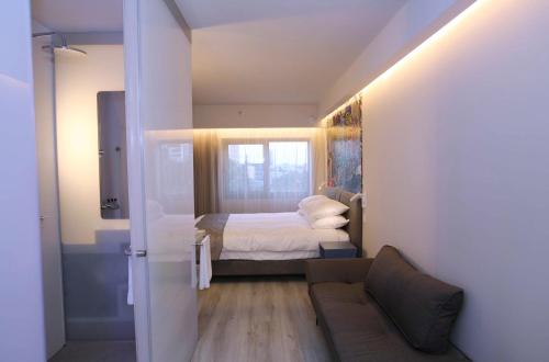 Queen Corner Plus Room image 4