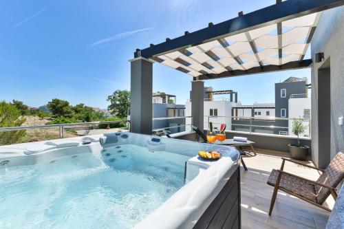 CROWONDER Villa Nika - Villa with Heated Swimming Pool Jacuzzi and Sauna