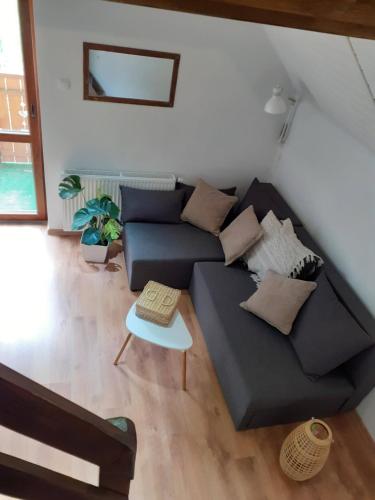 One-Bedroom Apartment image 4