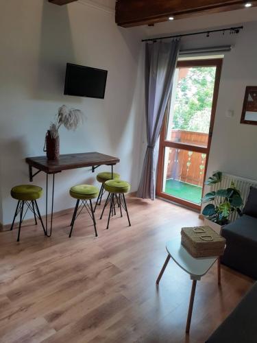 One-Bedroom Apartment image 6