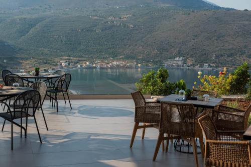 Restorāns, Manifest Boutique Hotel in Oitilo