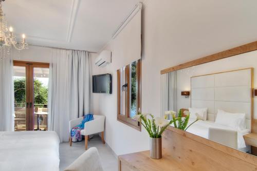 Valtos Beach Hotel - image 8