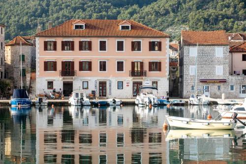 A szálláshely kívülről, Ancora Faros in Stari Grad