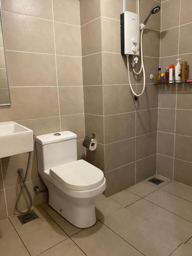 Bathroom, DSara Sungai Buloh Sentral MRT Studio Home with Two Free Parking in Sungai Buloh