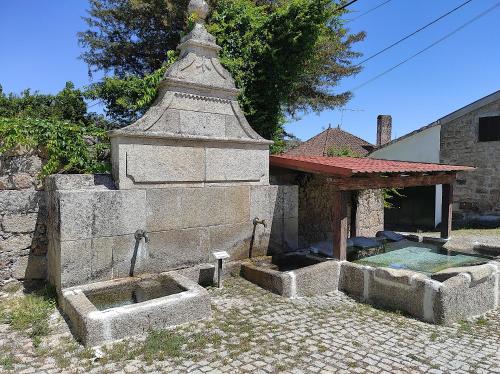 Casa Penedo do Raposo in ฟอร์โนส เด อัลโกเดรส