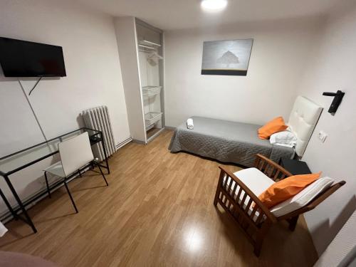 Single Room with Private Bathroom