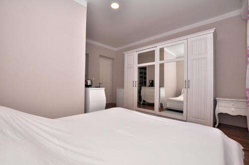 bedroom with bathroom shower, Spalato (Split)