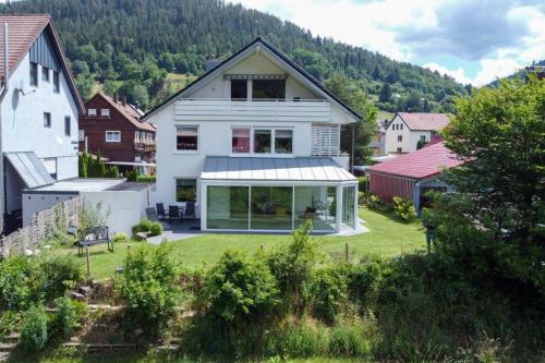 Ferienwohnung am Enzufer mit Wintergarten Bad Wildbad im Schwarzwald