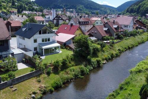 Ferienwohnung am Enzufer mit Wintergarten Bad Wildbad im Schwarzwald