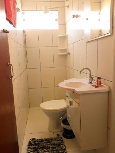 Bathroom, Apartamento Ubatuba 150m do mar Maranduba in Ubatuba