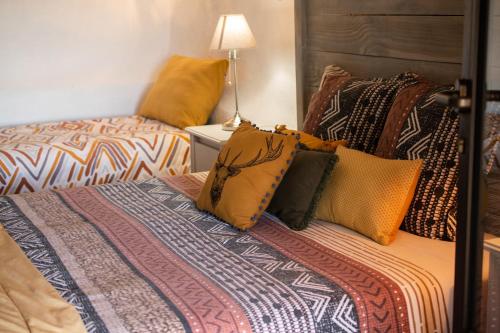 1 queen bed, 1 twin bed