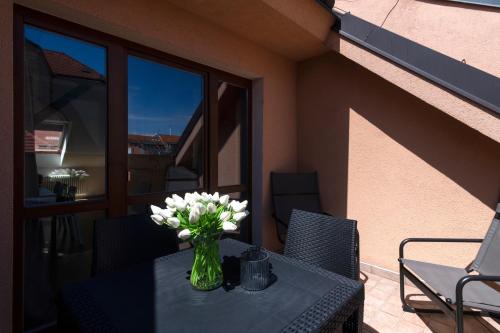Bohemian Dreams Apartments and Suites by Dwellfort 3