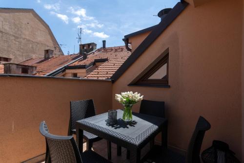 Bohemian Dreams Apartments and Suites by Dwellfort 5