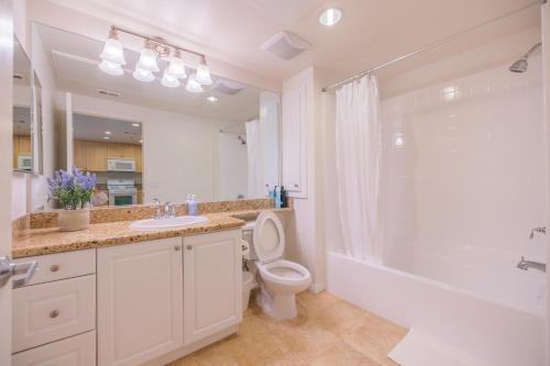 Irvine 2Bedroom 2 Bathroom Apartment with Kitchen Pool gym in Irvine, USA