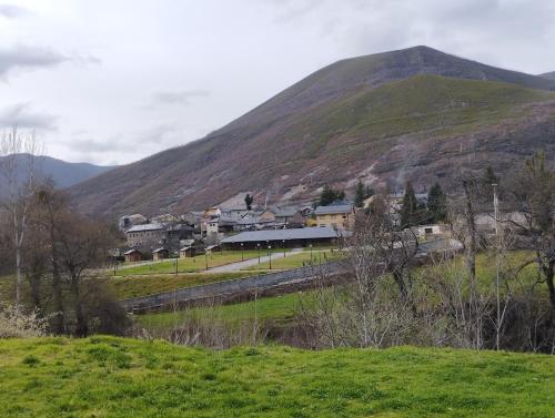 CAMPING LA ZARAPICA - Palacios del Sil