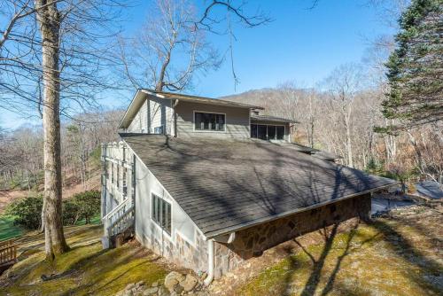THE WOLF: Asheville, Mountains, Golf, Hiking & MORE in Swiss, USA