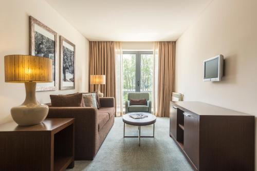 Family Room (2 Adults + 2 Children up to 9 years old)