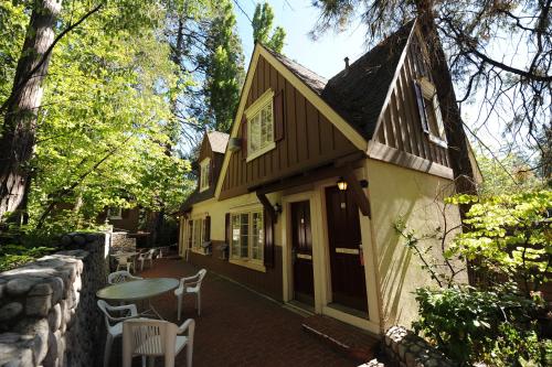 Saddleback Inn at Lake Arrowhead