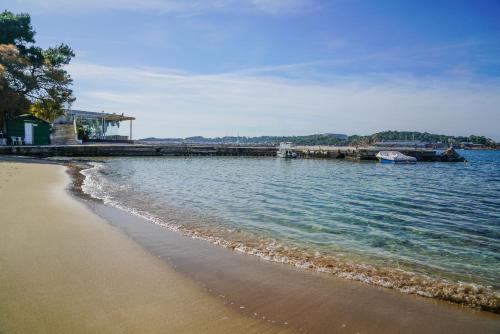 Vouliagmeni Stylish Homes by BluPine - image 8