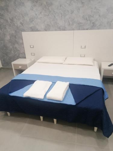 3 Rooms Chiaia 2