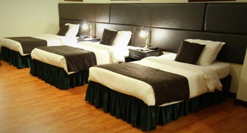 3 twin beds