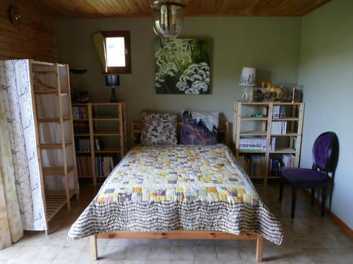 Chambre indépendante deux personnes au bord de la Blanche chambre d'hôte La Bréole