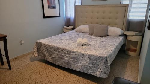 Near Beach Restaurant and Bars Sleeps up to 12 - main image