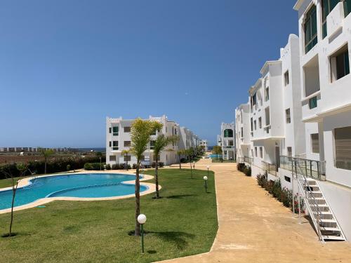 Superbe appartement avec piscine et vue mer Résidence Yasmina (Superbe appartement avec piscine et vue mer Residence Yasmina) in El Mansouria