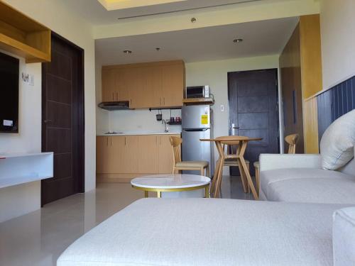 A condo with lake view near Highlands Steakhouse near Madre de Dios Chapel (kirke)