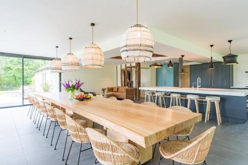 Exterior view, Lower Standen Farm in Benenden