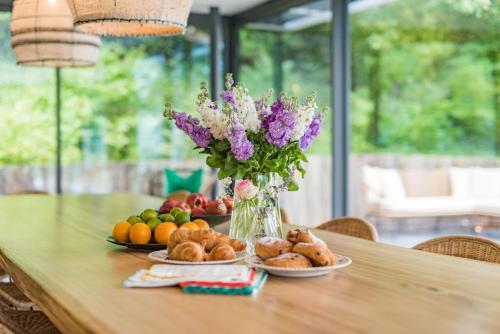 Exterior view, Lower Standen Farm in Benenden