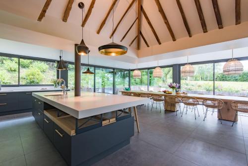 Exterior view, Lower Standen Farm in Benenden