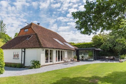 Exterior view, Lower Standen Farm in Benenden