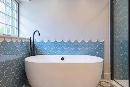 Exterior view, Lower Standen Farm in Benenden