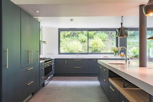 Exterior view, Lower Standen Farm in Benenden