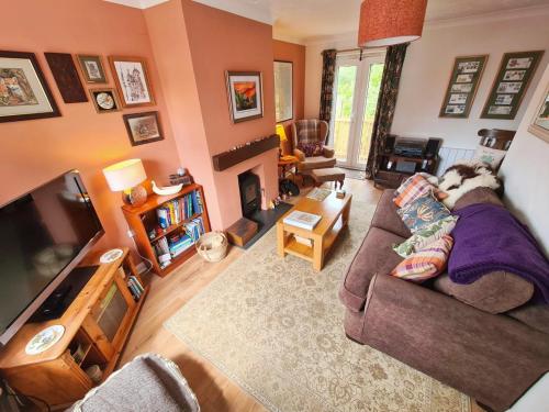 Chapel Bricks-dog friendly cottage near the coast